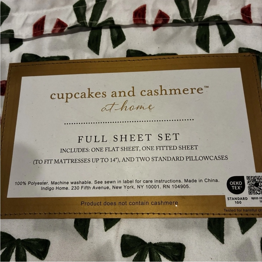 Cupcakes and Cashmere Red and Green Coquette‎ Bows FULL Sheet Set Holiday NEW - Picture 4 of 4